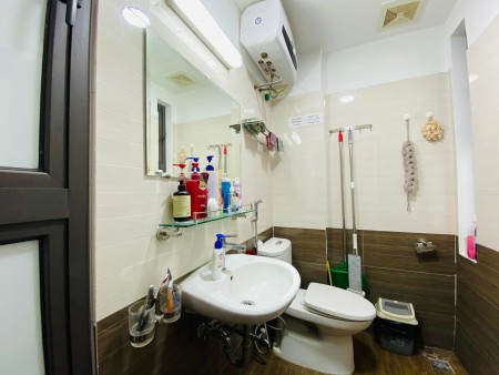 Cần bán gấp nhà Ngõ Phố chùa Láng 50m2 x 6 tầng, mặt tiền 4.2m, 2 mặt ngõ thông, ô tô đỗ cổng