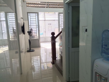 Cần tiền bán nhà nguyên căn đường Nguyên Hồng diện tích 45m2 đúc kiên cố 2 tầng