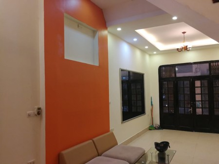 Bán nhà Phương Mai Đống Đa cạnh hồ Phương Mai, ô tô đỗ cửa, giá chỉ 6.3 tỷ có sẵn sổ