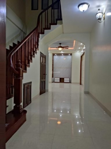 Cần bán nhà tại Bùi Xương Trạch Quận Thanh Xuân đúc kiên cố, ngõ thông, đường lớn