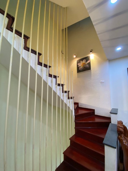 Bán nhà phố Hào Nam, Quận Đống Đa kinh doanh diện tích 43m2, mt 4m, 5 tầng giá nhỉnh 5 tỷ