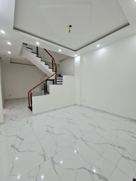 Cần bán nhà 3 tầng ngõ nông đường Trần Nguyên Hãn giá bán chỉ 2 tỷ, khu dân trí cao