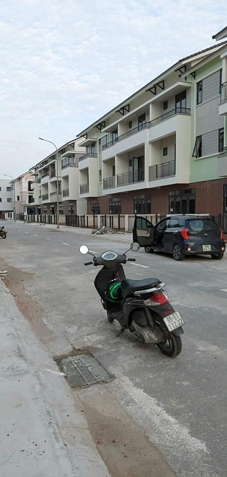 Bán căn shophouse nhìn ra khu bệnh viện quốc tế, trường học liên cấp, 90 m2, đường 17,5m, ô tô đỗ