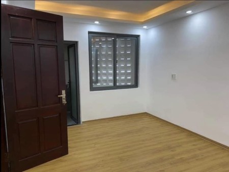 Bán gấp nhà Phạm Văn Đồng, 5 tầng, ô tô vào nhà ngõ kinh doanh giá bán chỉ nhỉnh 6 tỷ