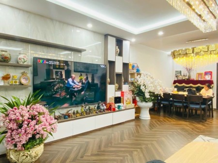 Trung Kính Quận Cầu Giây nhà mơi 42m 5 tầng 6 ngủ đẹp nhất khu giá bán 5.7 tỷ