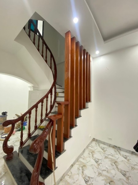Bán nhà Hoàng Quốc Việt Cầu Giấy ô tô kinh doanh diện tích 45m2, mặt tiền 4m, 5 tầng, giá 7 tỷ
