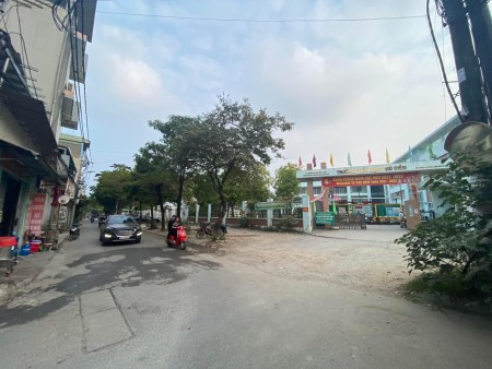 Bán nhà cực hiếm, Đường Phú Diễn, 4 tầng Dtsd 52m2/tầng, lô góc, ô tô vào nhà, Giá chỉ 4,25 tỷ