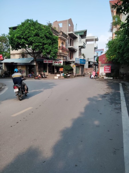 Mặt phố Ngọc Thuỵ vị trí đỉnh ô tô tránh, kinh doanh nhiều ngành nghề, liên hệ 0363029494