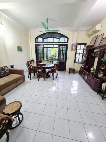 Cần bán nhà mặt phố Chùa Bộc, Lô Góc kinh doanh, cho thuê tốt 70M2 x 5 Tầng, Mặt Tiền 4m