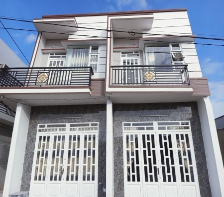 Chính chủ cần bán nhà 1 trệt, 1 lầu đúc kiên cố thị trấn Đức Hoà, giá bán chỉ 650 triệu