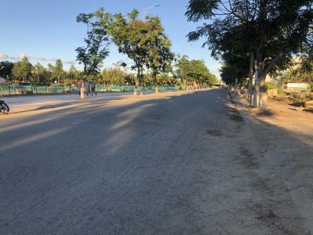 Đất nền trung tâm thành phố trên 1000m2 3 mặt tiền vị trí đầu tư kinh doanh tốt, pháp lý chuẩn