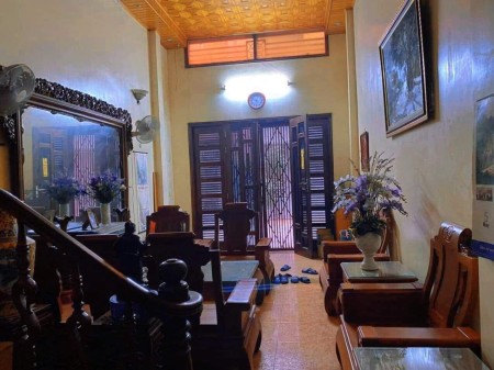 Bán nhà phố Trần Quốc Hoàn Quận Cầu Giấy 50M, 4 tầng, mặt tiền 4m, giá bán 11 tỷ