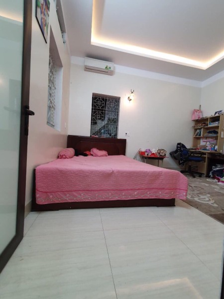 Bán nhà Vũ Phạm Hàm 40m2 5 tầng mới ô tô, gần phố ở ngay giá bán 5.2 tỷ, lh 0918178854