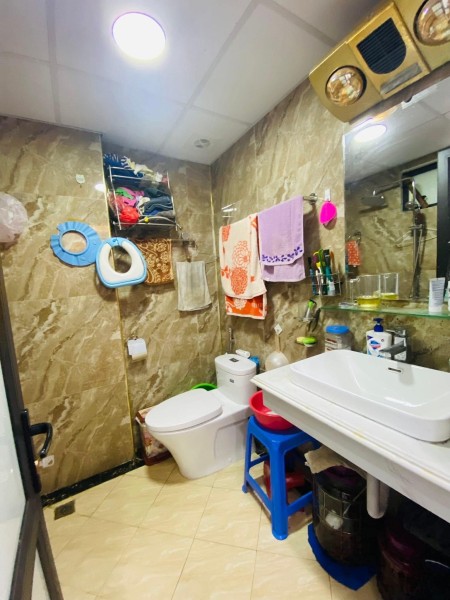 Bán nhà Mỹ Đình, đúc kiên 5 tầng nội thất, 50m ra phố, giá bán 3.x tỷ nhỏ, sổ đỏ đầy đủ