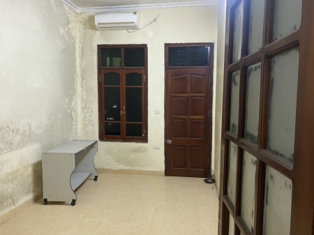 Bán nhà gấp ở Thái Thịnh diện tích xây dựng 43m2, nhà 3 tầng, giá bán 3.9 tỷ