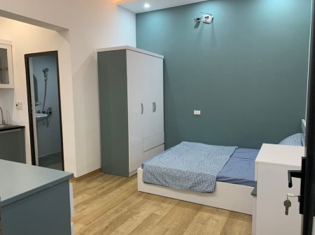 Cần bán căn ccmn full nội thất ở Cầu Giấy. Diện tích 70m x 5 tầng. giá bán 8 tỷ hơn