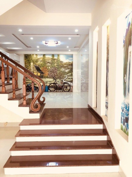 Cho thuê nhà riêng tại Văn Cao cực đẹp, giá tốt liên hệ xem nhà 0899276001