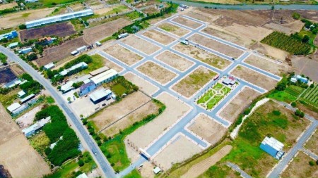 Bán gấp lô đất thổ cư 100m2 , mặt tiền đường 40m liên hệ xem đất 0375867355