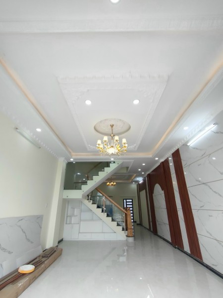 Nhà mới xây diện tích sử dụng 90m2, sổ hồng riêng, đường Lê Văn Lương, Nhà Bè