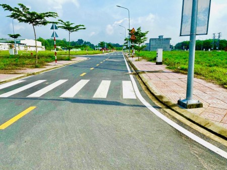 Đất Bình Dương đang sốt lên từng ngày, hiện tại bên e còn lô 5*20 thuận tiện để ở và đầu tư, SHR