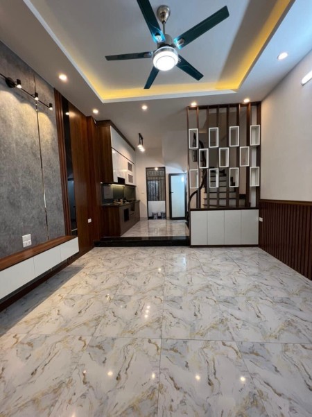 Bán Nhà Phố Lạc Long Quân, Tây Hồ, Ô Tô Cách 20M, diện tích 35m2 5 tầng, giá 4.45 Tỷ