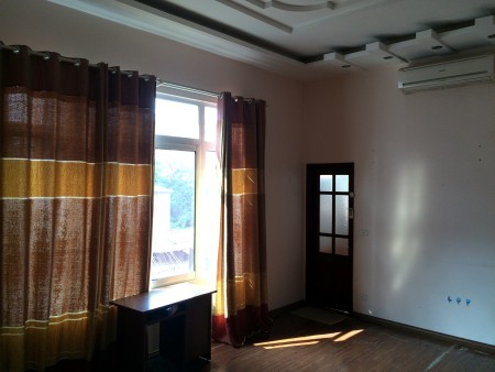 Cho thuê nhà riêng tại ngõ 189 Hoàng Hoa Thám, DT 85m2x4,5 tầng