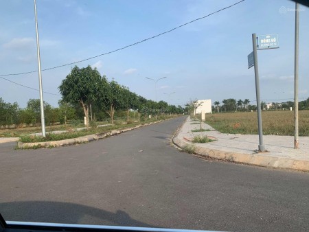 Bán gấp lô đất dt 160m2 thổ cư gần khu công nghiệp Lê Minh Xuân 3, full thổ cư, shr giá 1.3 tỷ