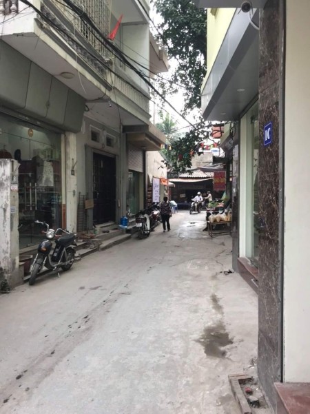 Lô góc kinh doanh sầm uất ô tô tránh doanh thu gần 35 triệu/tháng, sổ đỏ nở hậu