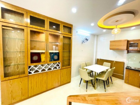 Bán nhà Cầu Giấy, đẹp lung linh, diện tích sử dụng 50m2, 5 tầng, giá bán chỉ 4,5 tỷ