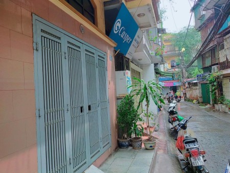 Bán nhà trung tâm Hoàng Mai, giá bán 3.7 tỷ, ô tô vào nhà kinh doanh sầm uất, lh 0979861796