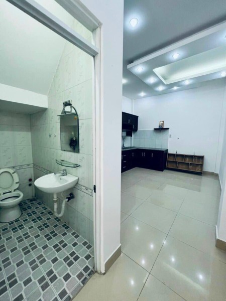 Đường hẻm xe hơi gần, diện tích sử dụng 80m2 đúc 1 trệt 2 lầu Quận Tân Phú giá 5 Tỷ