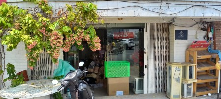 Cho thuê mặt bằng ngay vòng xoay Hàng Xanh, Bình Thạnh, hợp đồng dài hạn, làm việc chính chủ