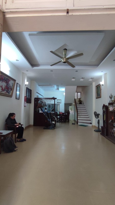 Bán nhà Ngọc Lâm, Long Biên ô tô 7 chỗ, diện tích sử dụng 48m2, 5 tầng, giá nhỉnh 5 tỷ