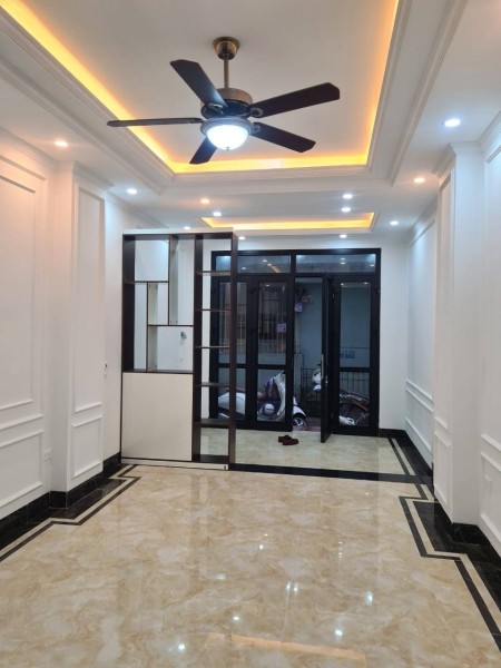 Giảm sâu Bồ Đề Long Biên 40m 5 tầng mặt tiền 5 giá bán nhỉnh 3 tỷ ở ngay, thương lượng
