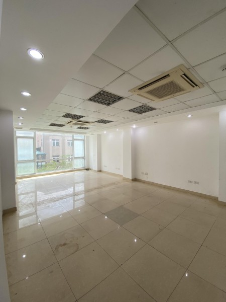 Cho thuê văn phòng giá tốt mặt phố Quán Thánh, Ba Đình. Lh : 0917.971.866