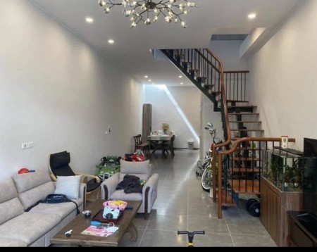 Bán nhà phân lô 3 tầng tại Ngoc Thuỵ, 8,7 tỷ.Bao gồm vị trị thuận tiện, sổ đỏ chính chủ không qua