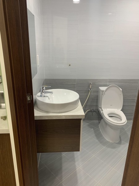 Cho thuê căn hộ 2 phòng ngủ nội thất cơ bản tại The Sun Avenue lh 0889025096
