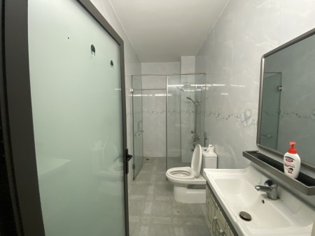 Cho thuê văn phòng tầng 3, 3PN giá chỉ 7 triệu đồng/tháng tiện ích đầy đủ, vào sử dụng ngay
