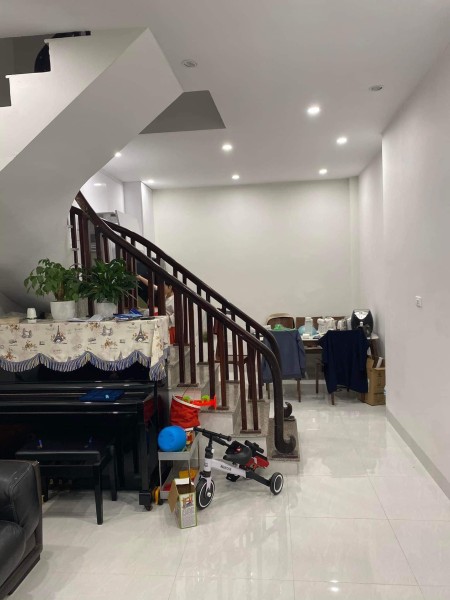 Bán nhà 5 tầng mặt ngõ cách Phố Cầu Giấy 50m, diện tích 39m2 mặt tiền 4,2m 4,5 tỷ