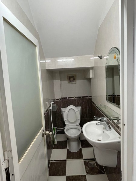 Bán nhà hẻm ô tô 5 tầng đúc, Cách Mạng Tháng Tám, Quận 10, giá bán chỉ 9 tỷ, sổ hồng chính chủ