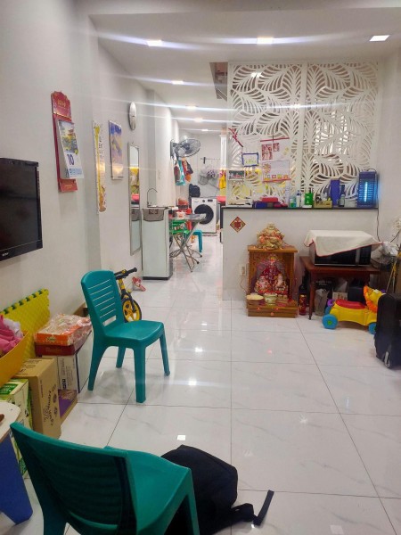 Bán nhà nguyên căn dường Lý Chính Thắng trung tâm Quận 3, dtsd 40m2, hẻm 3 gác giá 5.9 tỷ