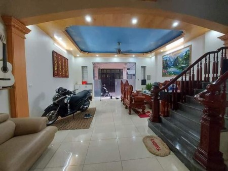 Ô tô đỗ cửa kinh doanh nhà đẹp phố Tam Trinh, dtsd 40m2, giá bán 4.5 tỷ, khu dân trí cao