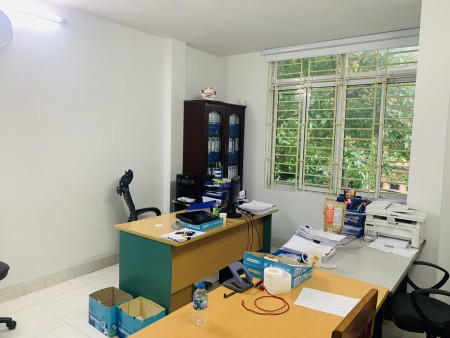 Cho thuê văn phòng tại Bùi Huy Bích Quận Hoàng Mai, đúc kiên cố 4 tầng, tiện ích đủ