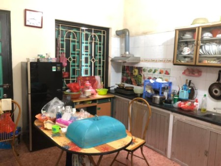 Đang cần tiền nên bán gấp căn nhà 52m2, nhà 3 tầng, mặt tiền lớn 3.8m, giá 5.4 tỷ