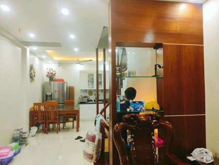 Bán gấp nhà đường Láng, Đống Đa, ô tô kinh doanh, mặt ngõ thông, sổ chính chủ, giá tốt