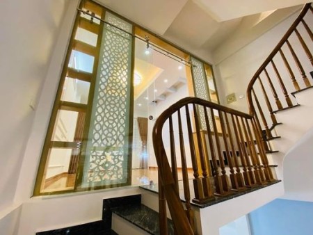 Bán nhà Quan Nhân, Thanh Xuân dt 45m2x5T, giá 5.56 tỷ, 3 gác đỗ cửa, LH 0377469168