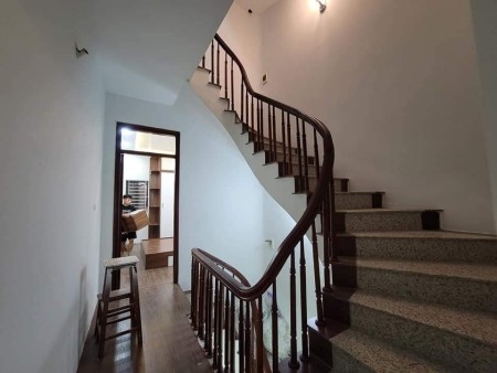 Bán nhà ngõ Hồ Tùng Mậu, full nội thất ô tô đỗ cổng giá bán nhỉnh 2 tỷ pháp lý chuẩn