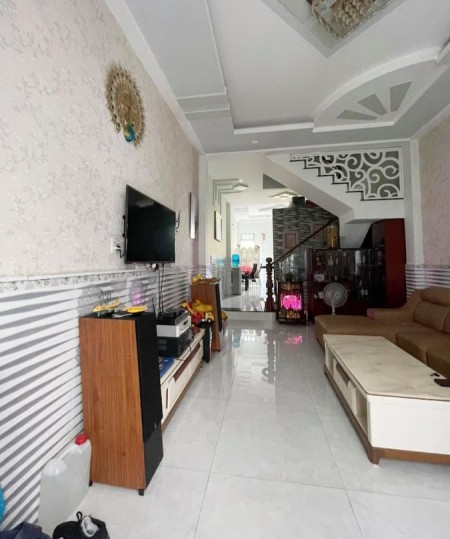 Nhỏ tiền được ở liền, trung tâm Quận 10 thiết kế nhiều cửa sổ, dtsd 33m2, 2 tầng đúc
