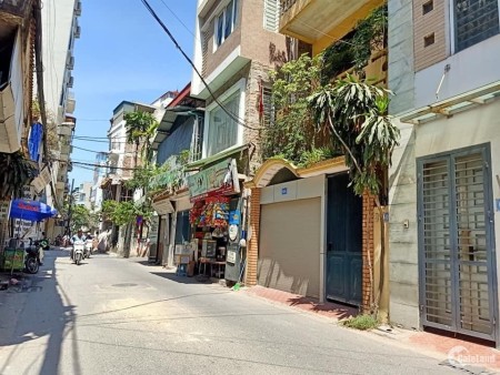 Bán nhà Lê Trọng Tấn dtsd 52m2, ô tô đỗ cửa, kinh doanh tốt, miễn trung gian, tiếp khách thiện chí