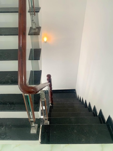 Bán nhà đường Hoàng Phan Thái, chợ Bình Chánh dtsd 100m2, 1T + 1L có 5 phòng ngủ
